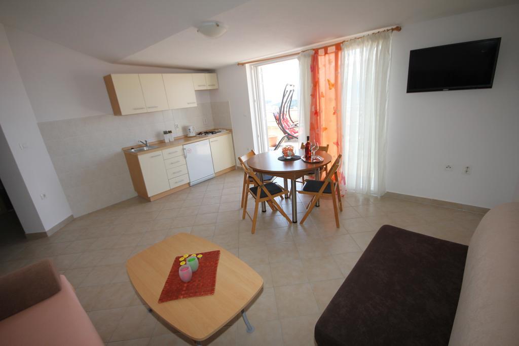 Apartments Adriatika Макарска Экстерьер фото